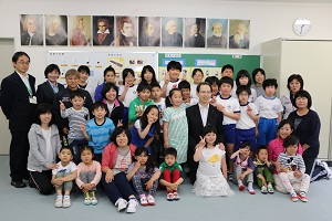 福島県知事が町立学校を訪問