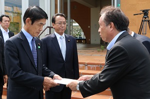 復興大臣、経済産業大臣が双葉町内を視察