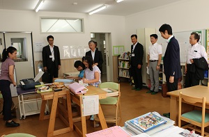 福島県教育長が町立学校を訪問