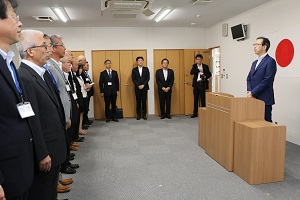 内堀福島県知事が災害公営住宅建設現場を視察