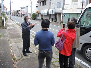 大学教授の町内視察