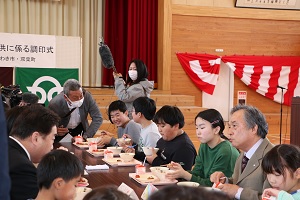 給食試食